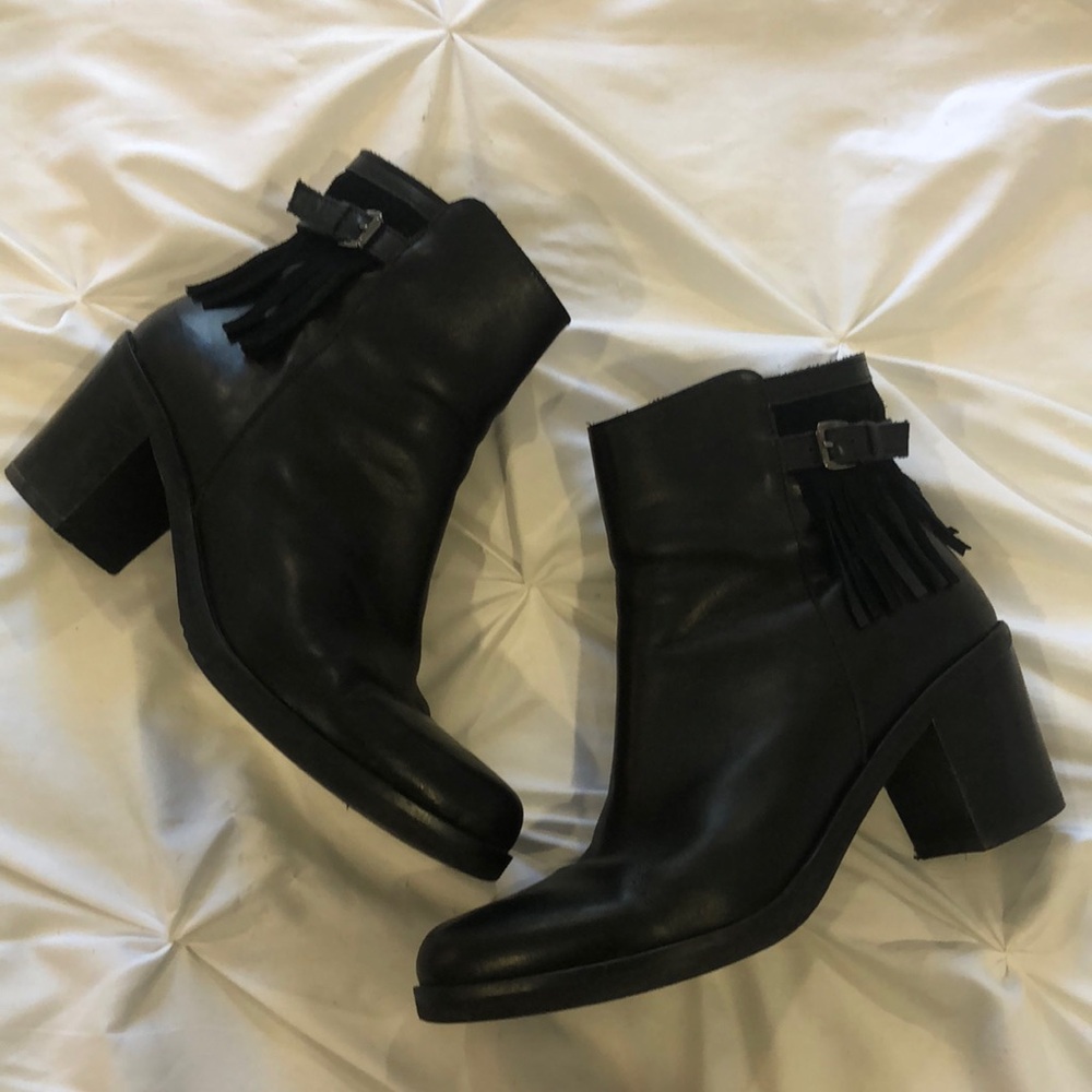 Barbara Barbieri size 40 (9) black leather booties.